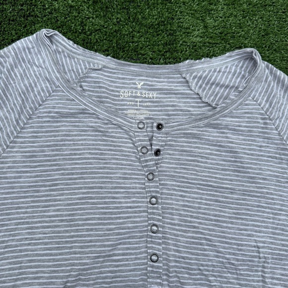 American Eagle Gray Striped Women's Top - Picture 3 of 5